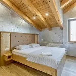 Guest house Casa Viktor 3*