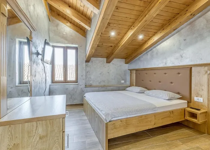 Pensión Casa Viktor 3*